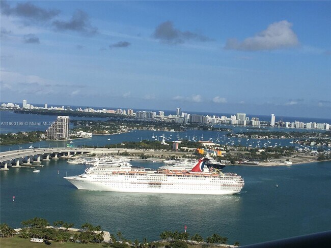 Foto del edificio - 888 Biscayne Blvd