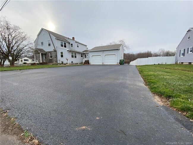 Foto del edificio - 439 Hunting Hill Ave