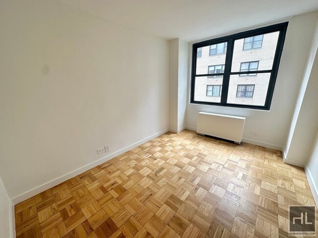 Foto del edificio - EAST 49 STREET