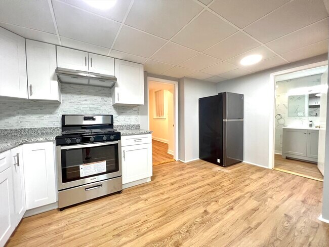 Building Photo - 1564 Commonwealth Ave