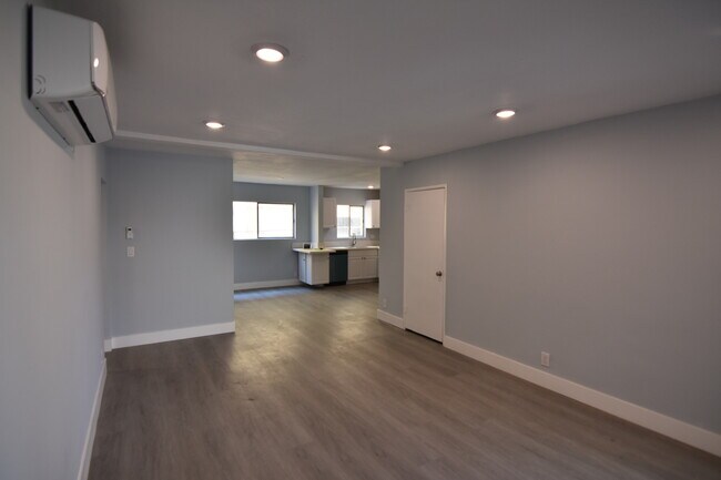 Foto del edificio - 2051 S Corning St