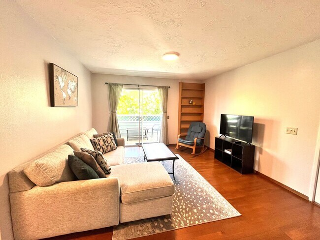 Building Photo - Fully Furnished 2BR/2BA Condo in Fairway T...