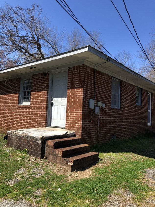 Primary Photo - 900 Richland St