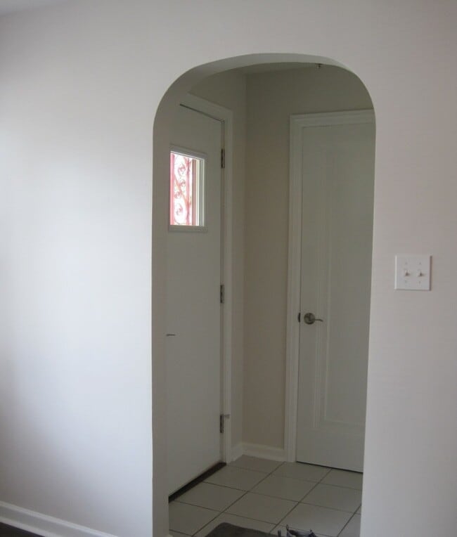 Building Photo - 652 Beckman Dr