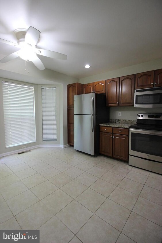 Primary Photo - 12058 Edgemere Cir