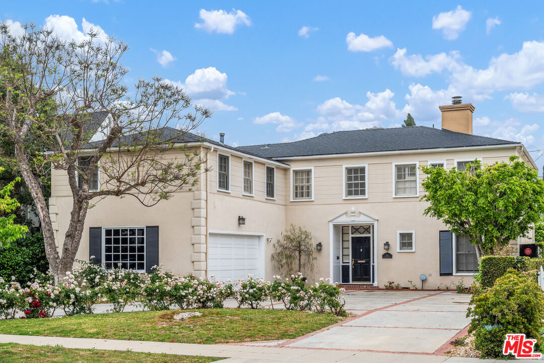 Foto principal - 234 S Roxbury Dr