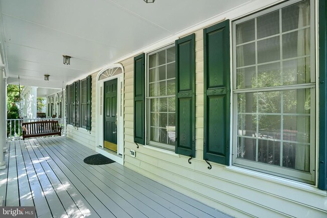 Building Photo - 403 Crooked Creek Dr
