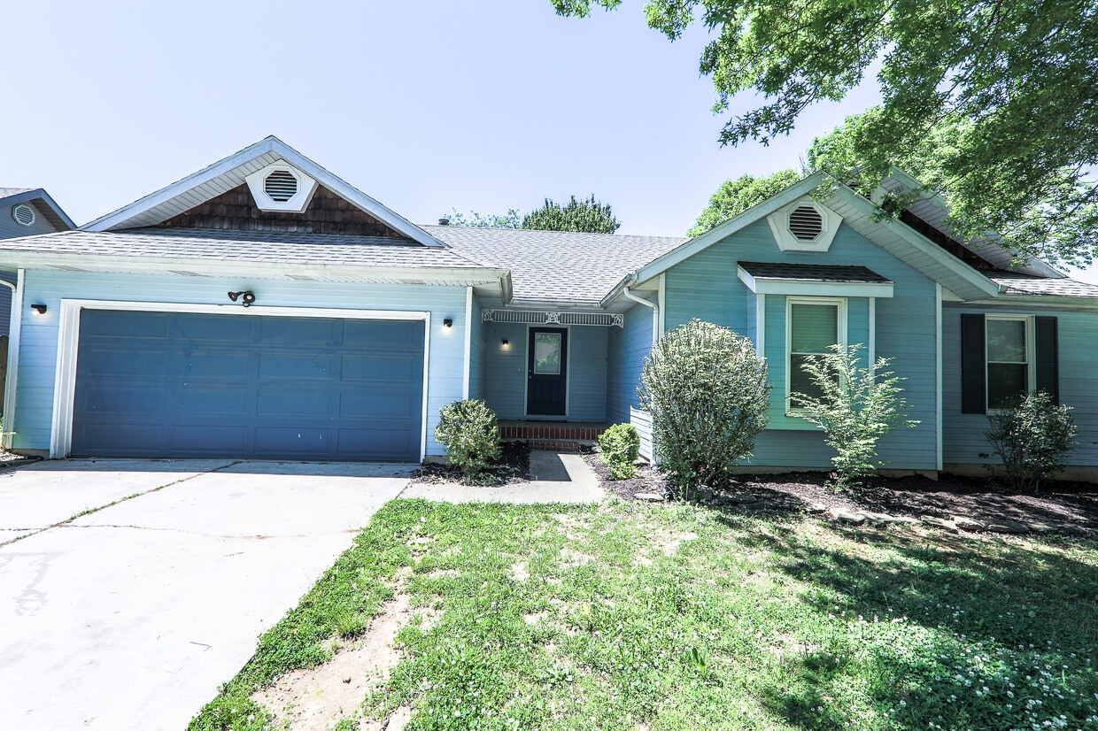 1819 Plaza Dr, Nixa, MO 65714 House Rental in Nixa, MO