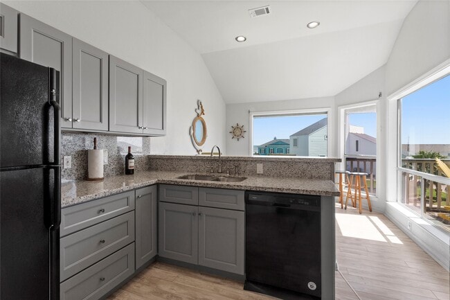 Building Photo - 17627 Termini-San Luis Pass Rd