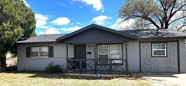 Building Photo - $0 First Month's Rent / $0 Deposit at Move-in