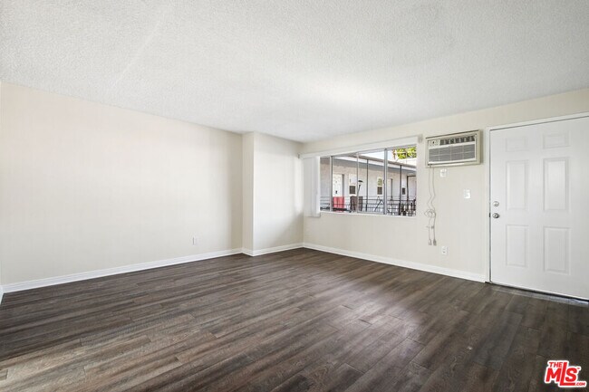 Foto del edificio - 8924 Van Nuys Blvd