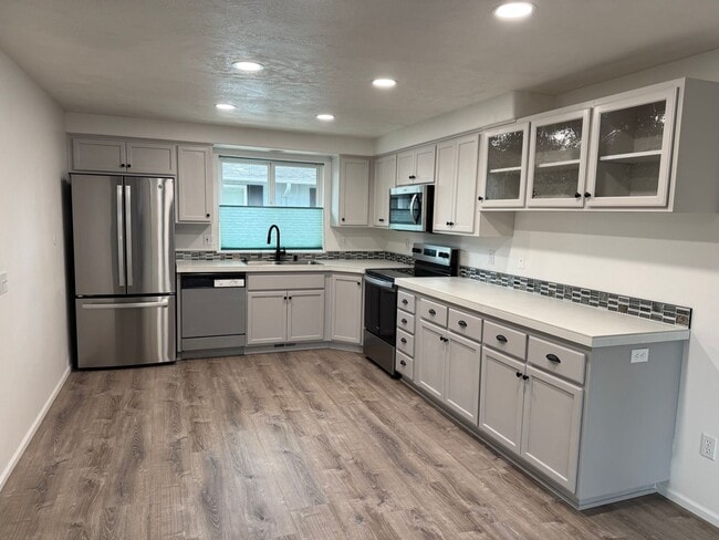 Foto del edificio - Available now!!! Beautiful Springfield Condo in 55 and over community!