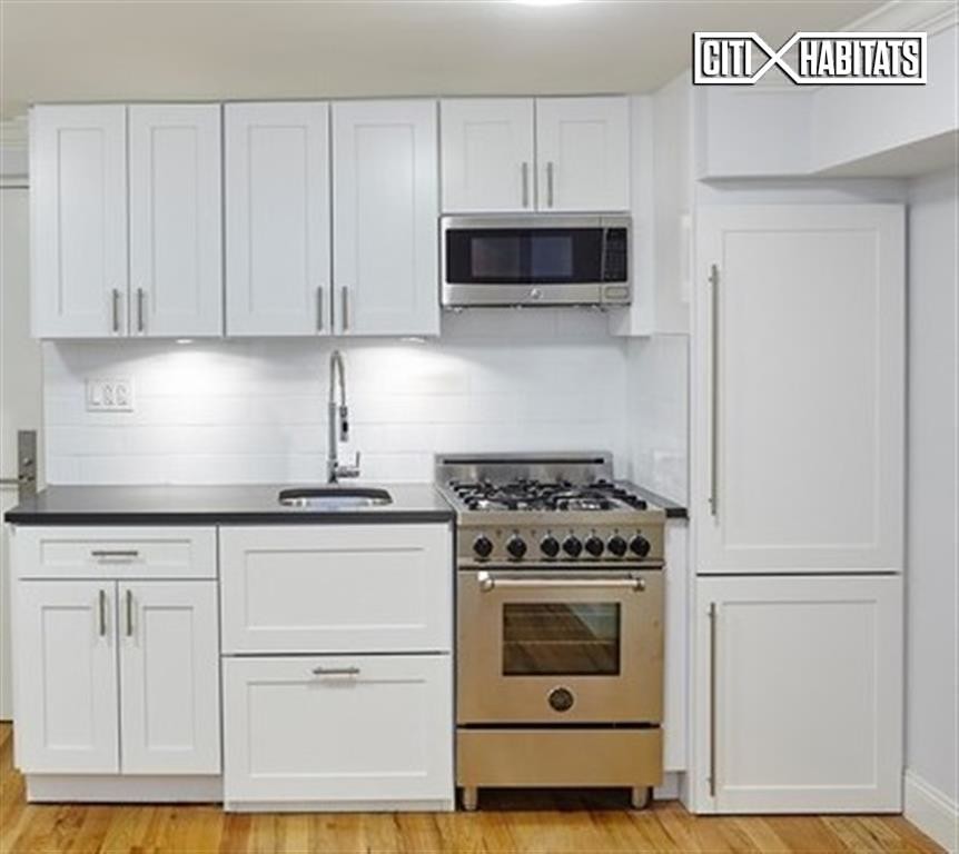 Primary Photo - 166 E 91st St