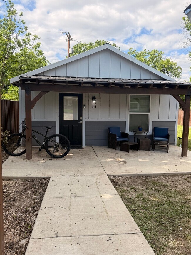 Building Photo - 4411 Lark Ave