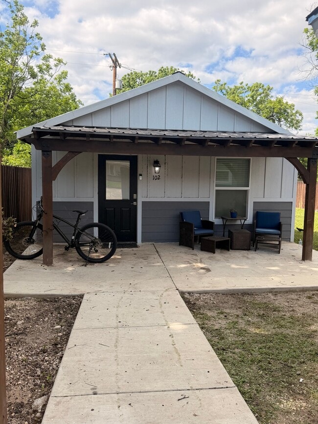 Building Photo - 4411 Lark Ave