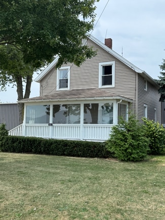 Building Photo - 812 Abbe Rd N