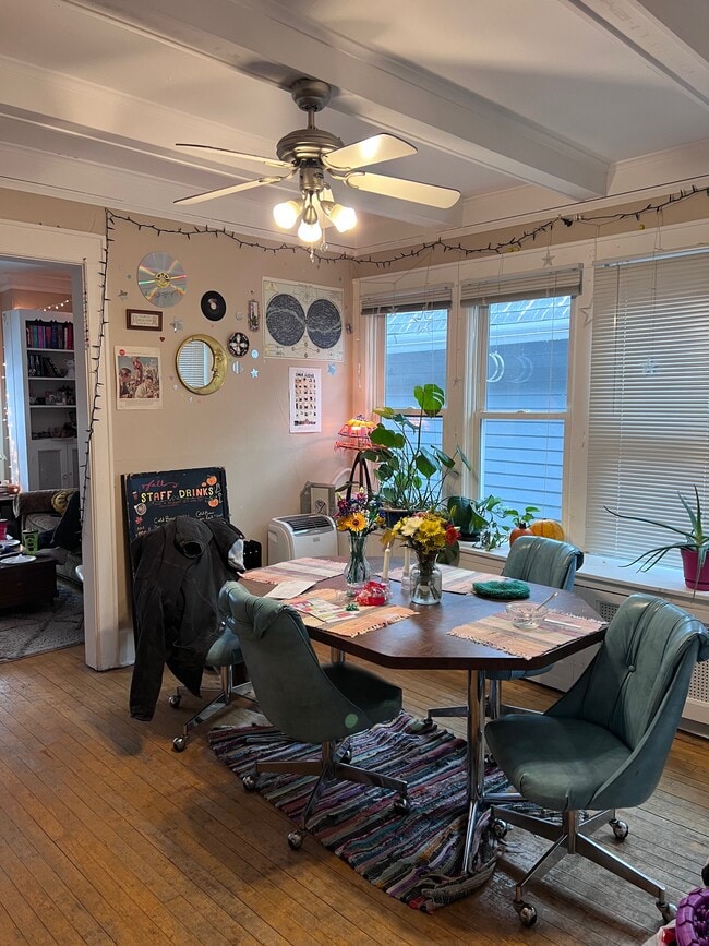 DiningRoom - 3431 N Bartlett Ave