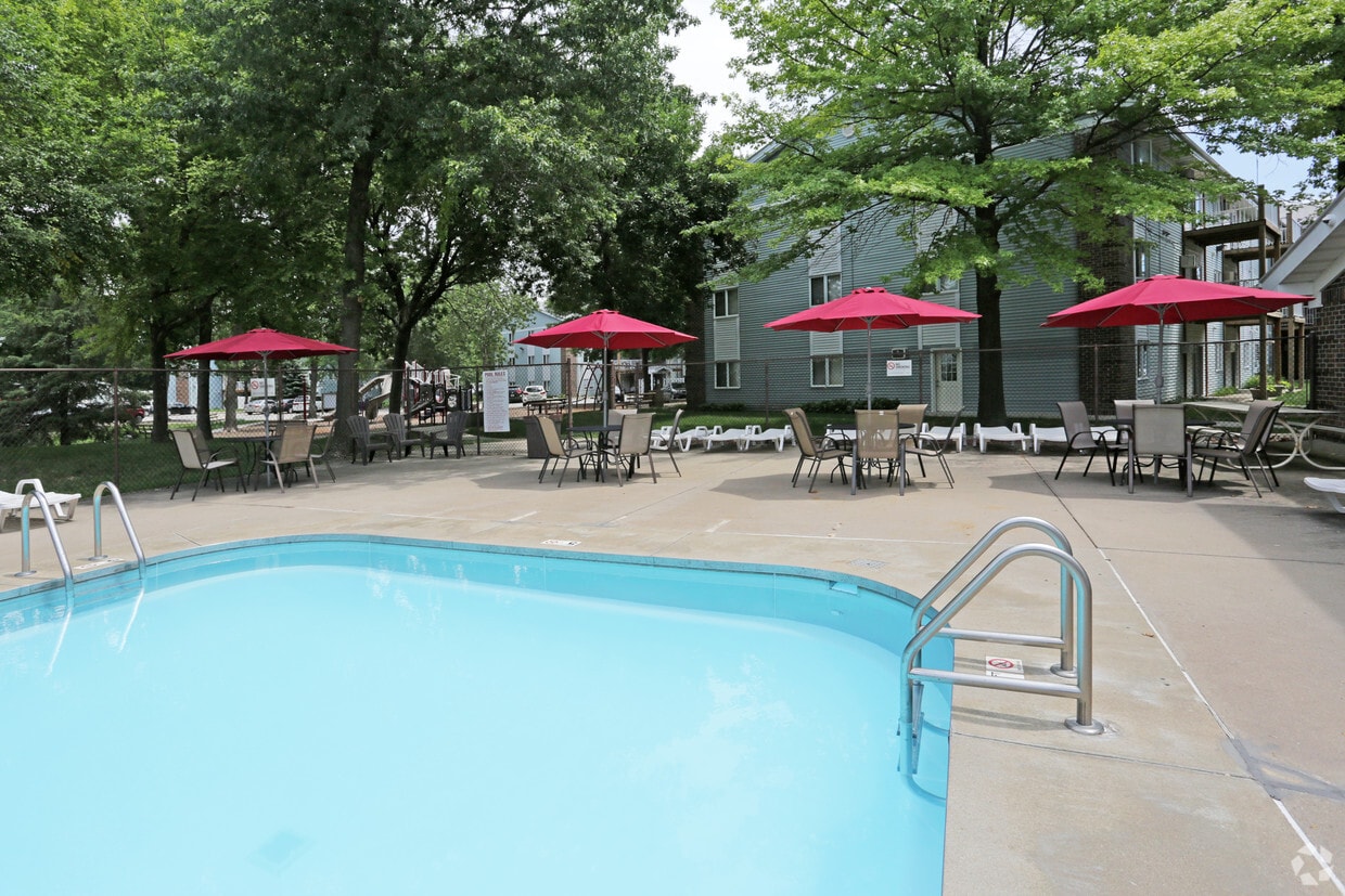 Primary Photo - Sun Prairie/Vista Court Apartments