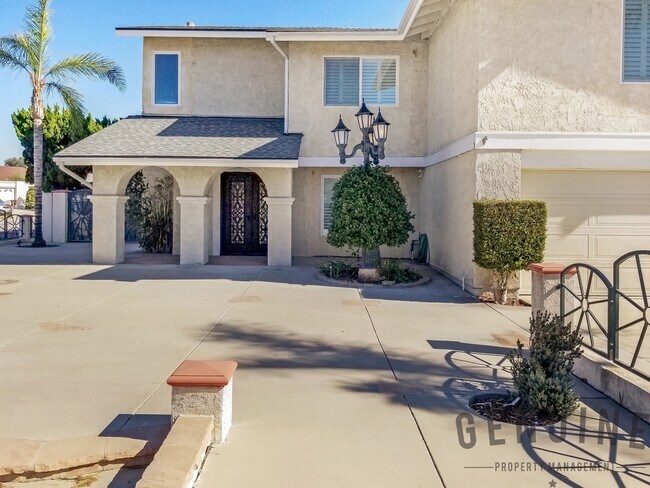 Building Photo - Spacious and Nicely Updated House With Gre...