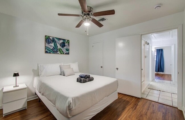 Foto del edificio - 5542 Holly St