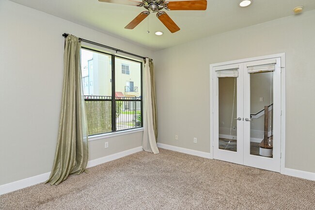 Building Photo - 5108 Lillian St
