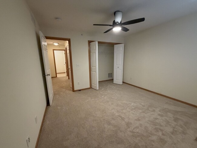 Foto del edificio - 2 Level Townhome in Maple Grove!