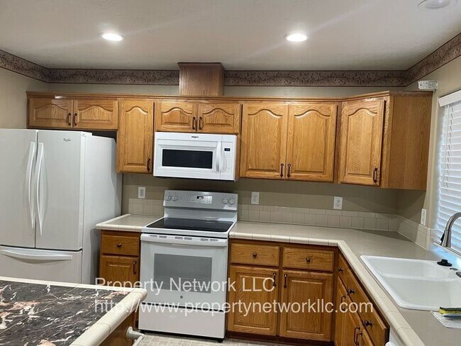 Building Photo - Outstanding 3 Bedroom Gresham Home