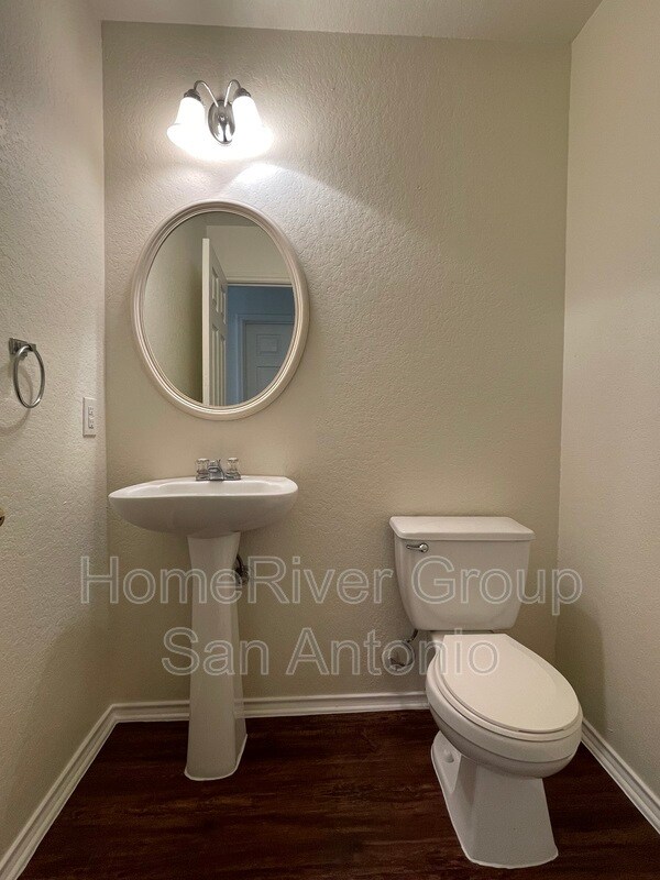 Foto del edificio - 6618 Buckhorn Cliff