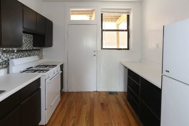 Foto del edificio - 823 W Waveland Ave