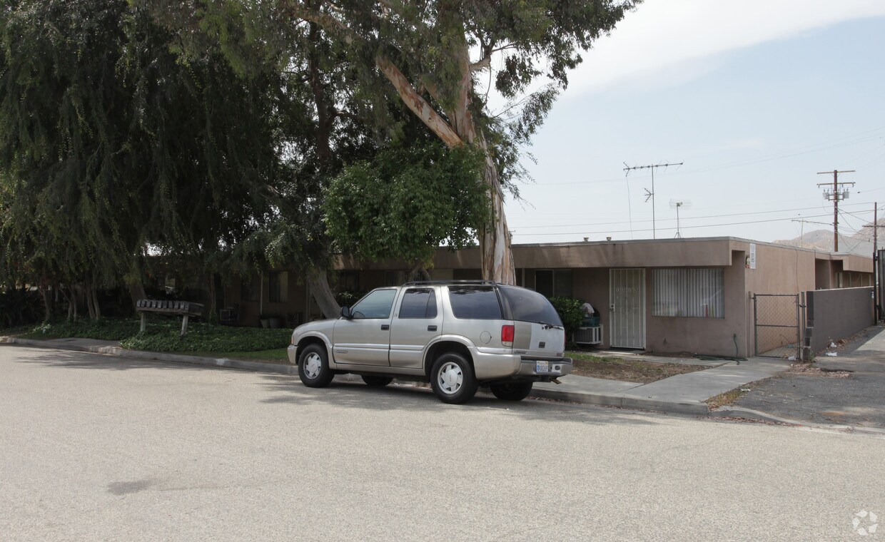 Primary Photo - 1321 Villa St