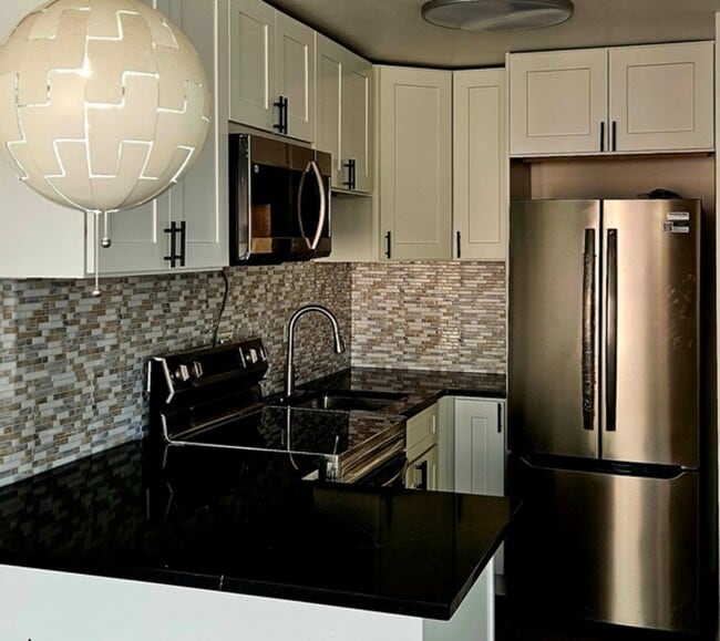 Building Photo - 5455 N Sheridan Rd