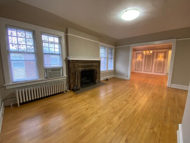 Foto del edificio - 2533 N Lake Dr