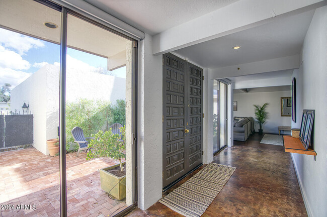 Foto del edificio - 7018 N Barbados Pl