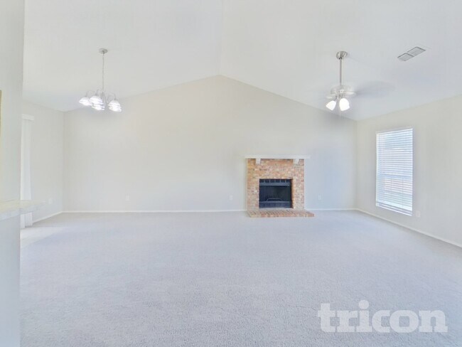Foto del edificio - 3913 Big Leaf Ln