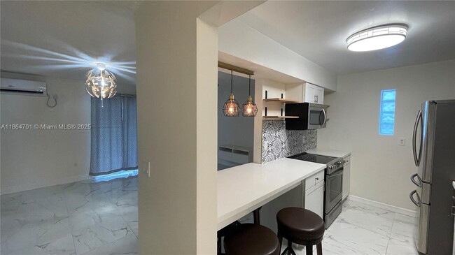 Foto del edificio - 6942 W 14th Ct