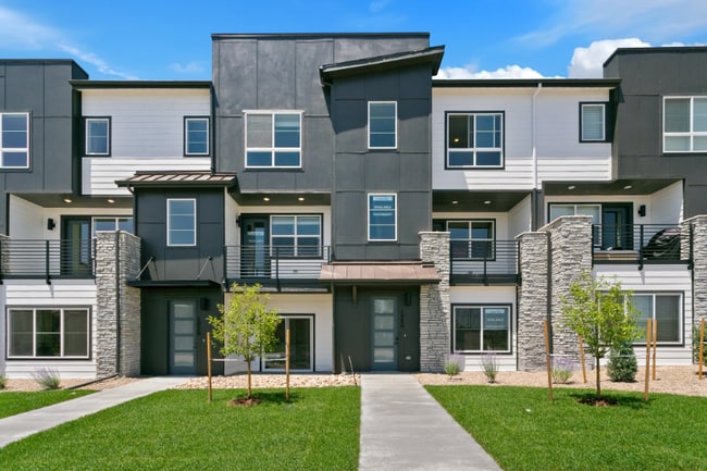Building Photo - 2032 Peridot Lp Hts