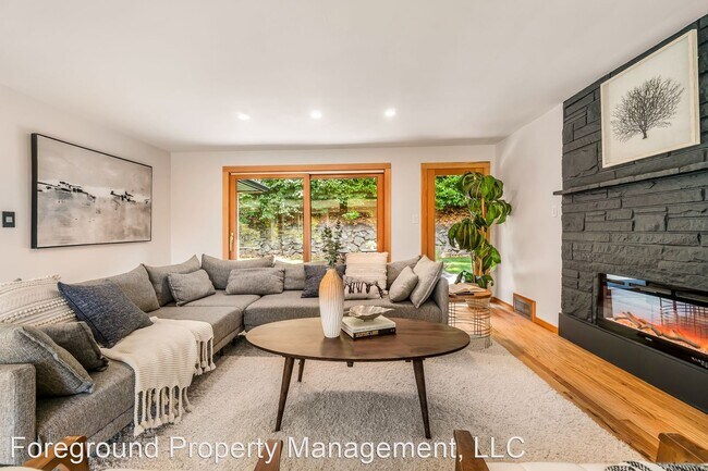 Foto del edificio - 3 br, 2.5 bath House - 4328 Lake Washingto...