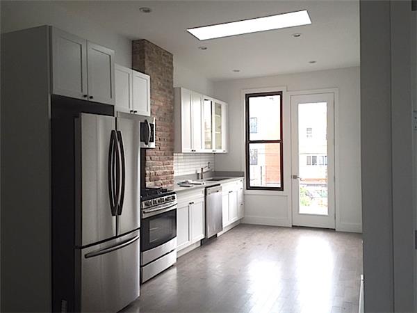 Building Photo - 265 19th St