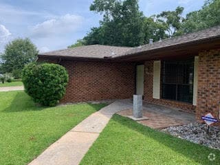Building Photo - 609 Parkwood Dr