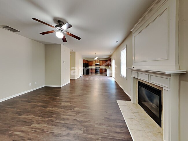 Foto del edificio - 680 Golden Meadow Dr
