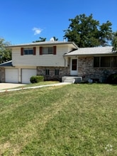 Building Photo - 7012 S Cherry Dr
