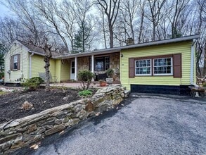 Building Photo - 56 Rockridge Rd