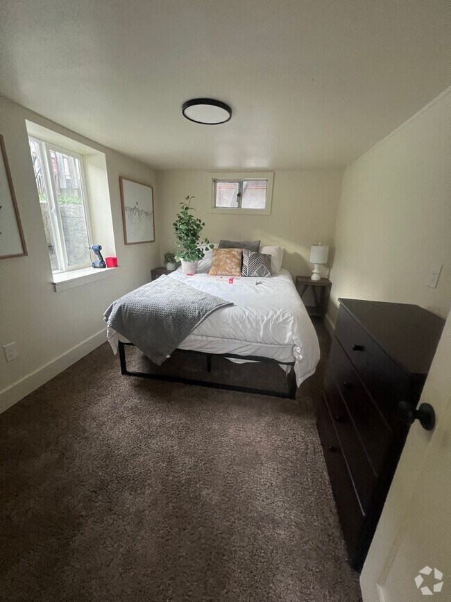 Building Photo - 1206 Gregory Way