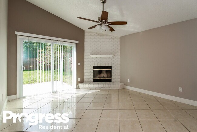 Foto del edificio - 3109 Dellcrest Pl