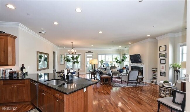 Building Photo - 1 br, 1 bath Condo - 626 Queens Rd