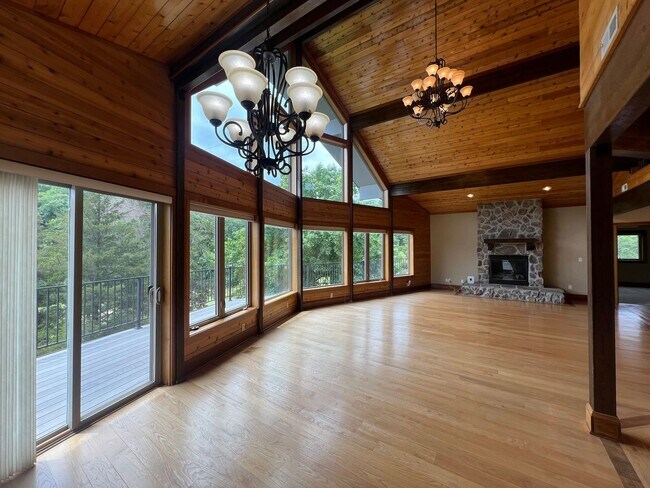 Building Photo - Stunning Home in Stonebridge - Gated Golf ...