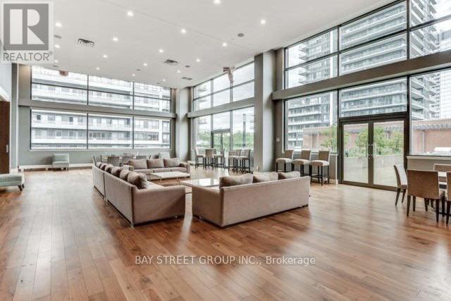 Photo du bâtiment - 2200-2200 Lake Shore Blvd W