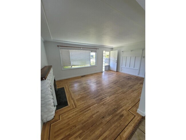 Photo du bâtiment - 15439 Oxenham Ave