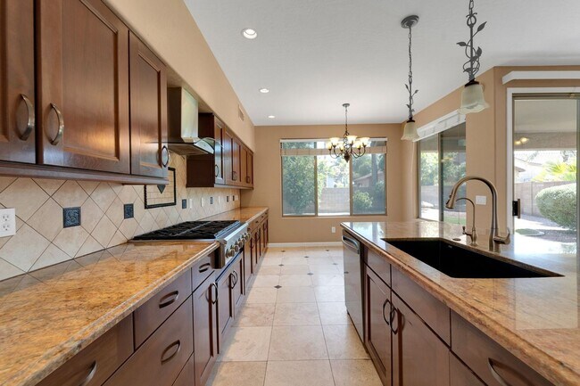 Foto del edificio - Stunning 5BR House in Chandler