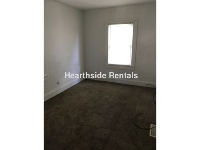 Building Photo - **2 Bedroom 1 Bath Duplex Close to Medical...